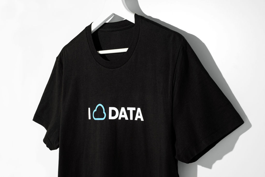 I Cloud Data Tee